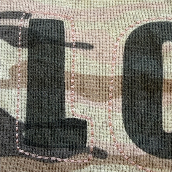 PJ SALVAGE Camo LOVE Thermal Waffle Knit Lounge Top Size Small - Picture 4 of 7